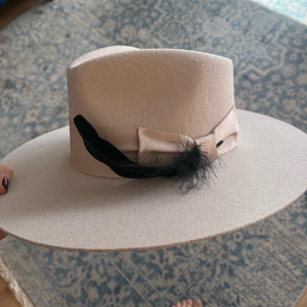 Elegant Cream Fedora with Black Feather Accent